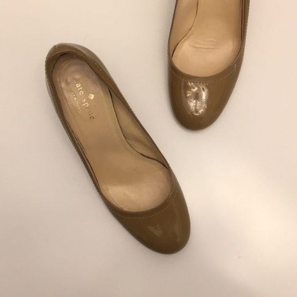 kate spade Shoes - KATE SPADE Nude Patent Leather Wedges Size 7